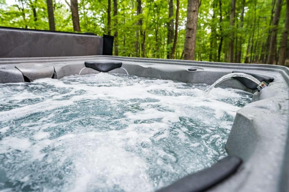 Huge Cabin W Hot Tub, Deck, Grill, Fire Pit, Wifi Berkeley Springs Bagian luar foto