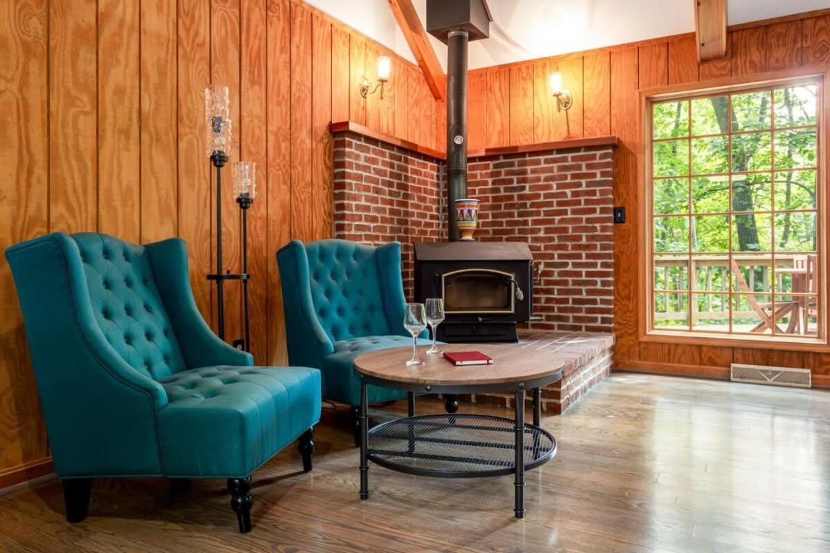 Huge Cabin W Hot Tub, Deck, Grill, Fire Pit, Wifi Berkeley Springs Bagian luar foto