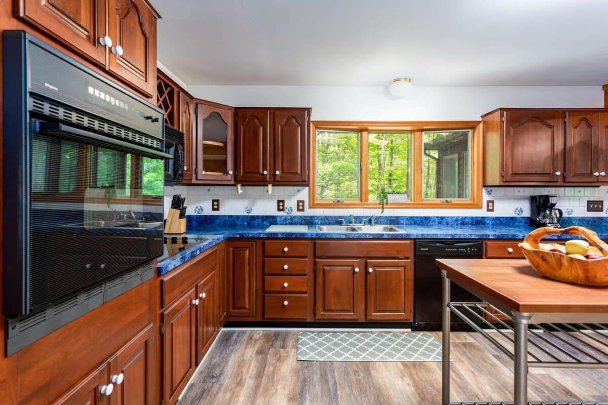 Huge Cabin W Hot Tub, Deck, Grill, Fire Pit, Wifi Berkeley Springs Bagian luar foto