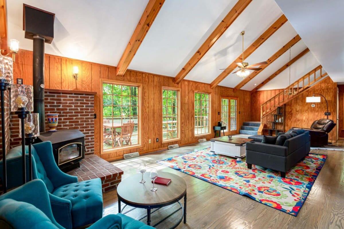 Huge Cabin W Hot Tub, Deck, Grill, Fire Pit, Wifi Berkeley Springs Bagian luar foto