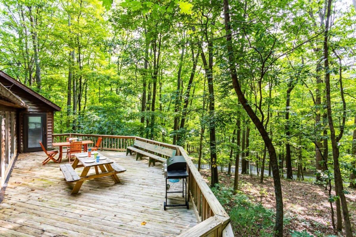 Huge Cabin W Hot Tub, Deck, Grill, Fire Pit, Wifi Berkeley Springs Bagian luar foto