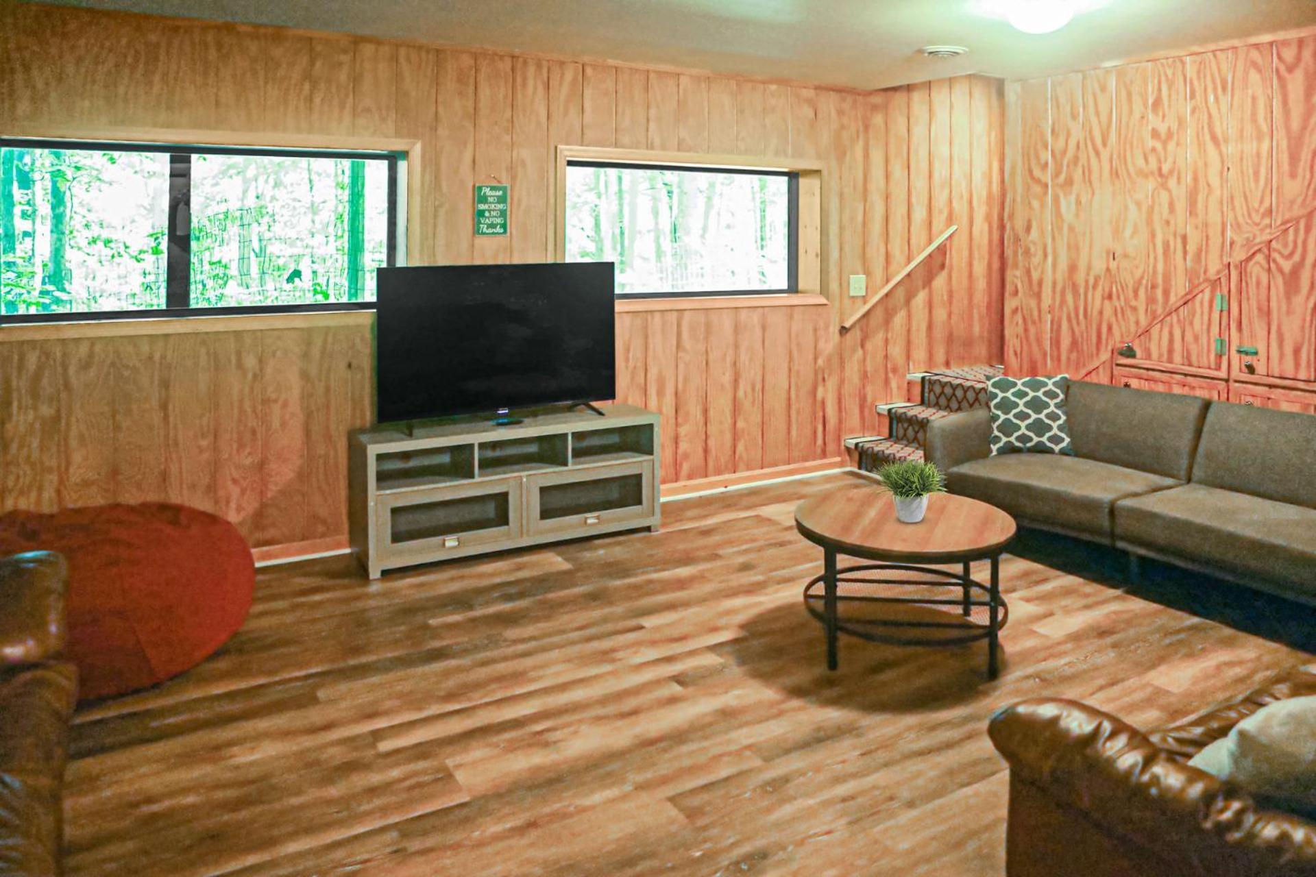 Huge Cabin W Hot Tub, Deck, Grill, Fire Pit, Wifi Berkeley Springs Bagian luar foto